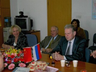 俄国家杜马外委会副主席访问华东师大 