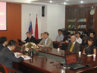 俄罗斯国立高等经济研究大学代表团访问我院 