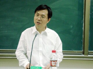 徐小杰教授在对外经贸大学作学术演讲