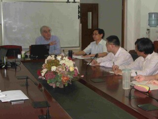 英国爱丁堡大学教授哈里•迪金森（Harry T Dickinson）到访我院