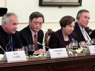 冯绍雷教授赴俄参加2012年瓦尔代国际辩论俱乐部会议系列 之 与普京总统问答
