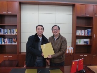 华东师范大学与上海国际问题研究院签署协同创新框架协议