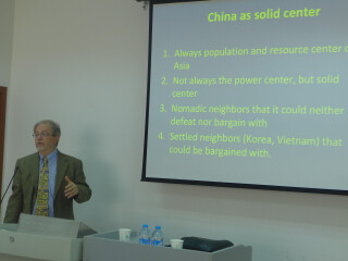 百场校级学术讲座：弗吉尼亚大学教授布兰特尼﹒沃马克讲授“亚洲与非对称性”