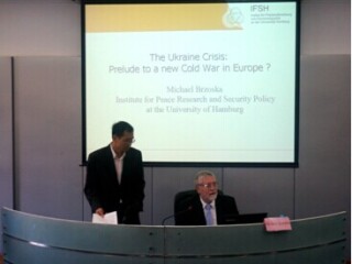 Профессор Михаэль Бржоска выступил на Форуме Даща в качестве приглашенного гостя со взглядом на украинский кризис