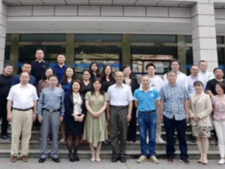 万青松研究员应邀参加由上海外国语大学俄罗斯研究中心主办的“一带一路建设的关键地区与重点国家：建设领域与成果经验”学术研讨会并做发言。