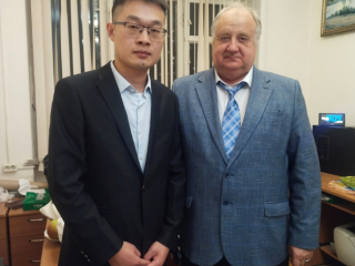 周边中心谷继坤副教授应邀前往俄罗斯科学院俄国史研究所经济史研究中心进行学术交流。谷继坤老师以“跨国史视域下中国工人赴苏援建问题再考察（1955-1964）”为题，进行了学术发言
