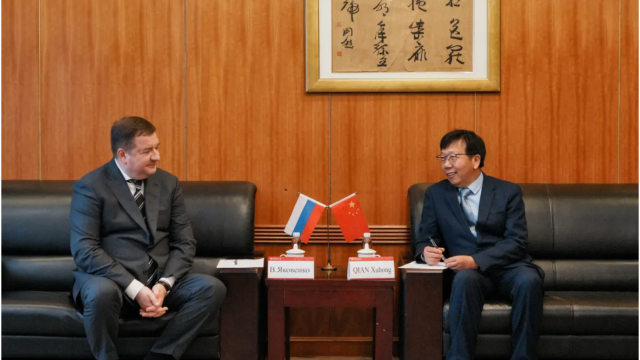 俄罗斯联邦国有资产管理署署长率团访问华东师大