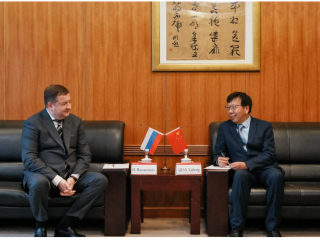 俄罗斯联邦国有资产管理署署长率团访问华东师大